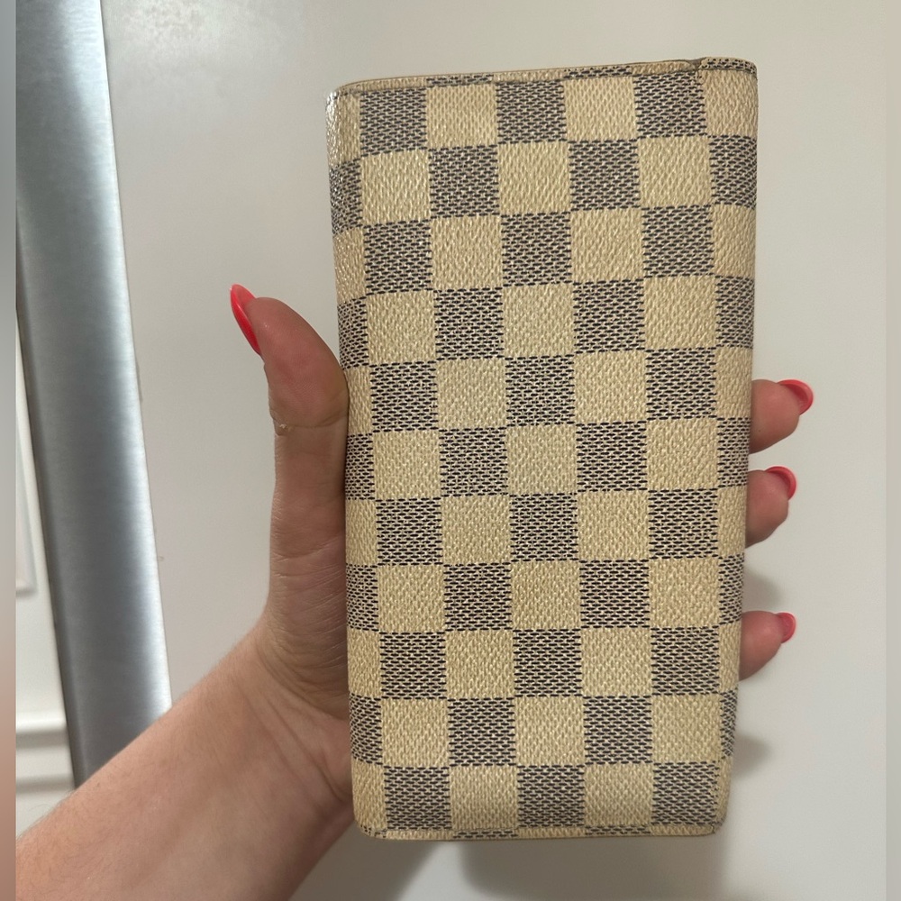 Louis Vuitton Damier Azur Wallet in Cream and Gray - Picture 9 of 13